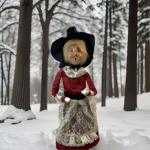 Byers Choice 1998 Victorian‎ Adult Woman in Dress - Caroler